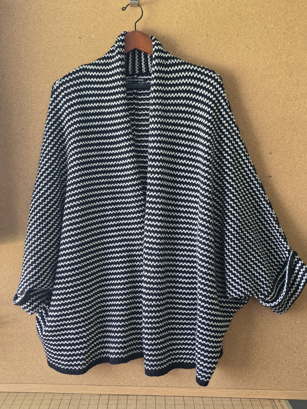 Paul & Paula Black White Textured Knit Tunic Open Frt Sweater Plus Size 20/22